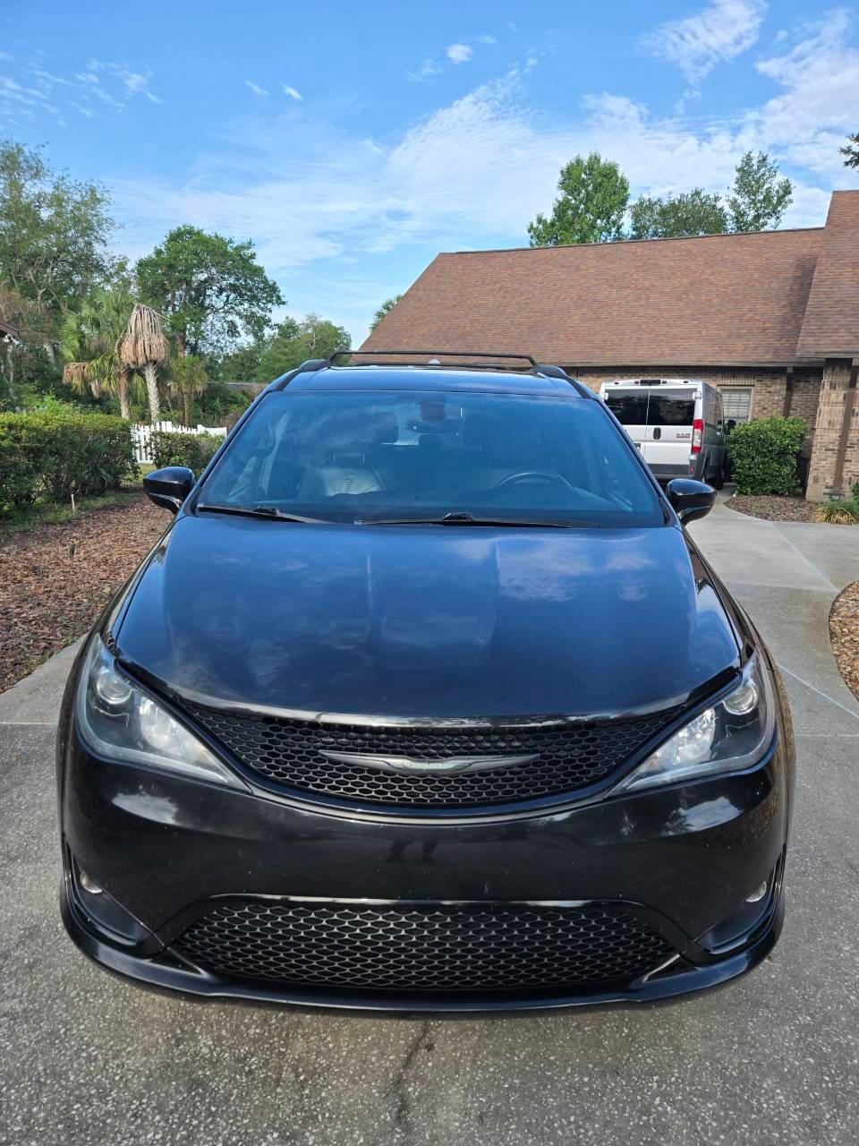 Chrysler Pacifica 2018 in 