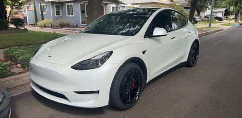Tesla Model Y 2024