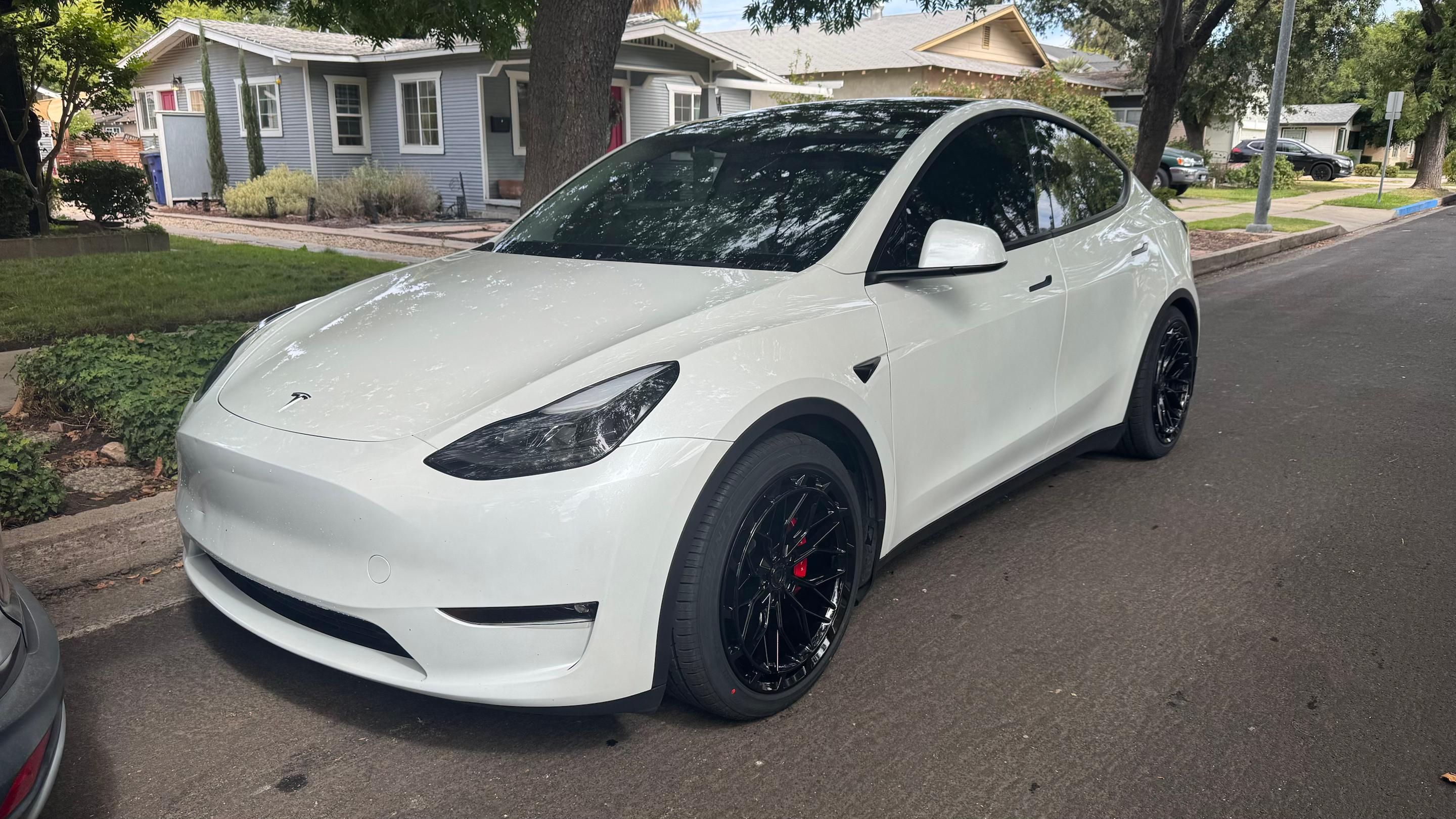 Tesla Model Y 2024 in Modesto, CA