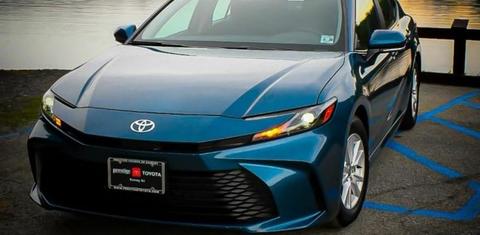 Toyota Camry Hybrid 2025