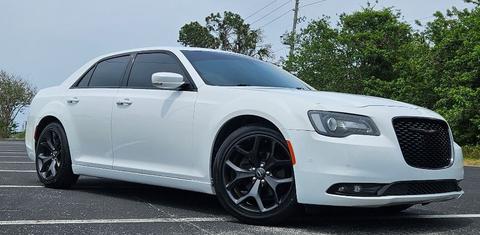 Chrysler 300 2021
