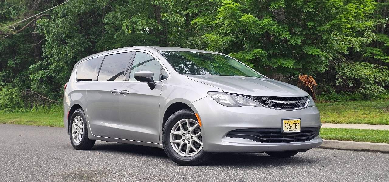 Chrysler Pacifica 2017 in Gloucester Township, NJ