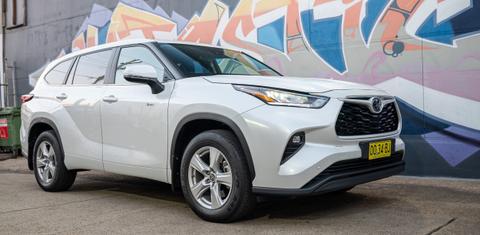 Toyota KLUGER 2025