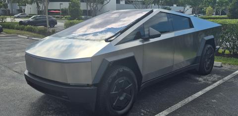 Tesla Cybertruck 2026