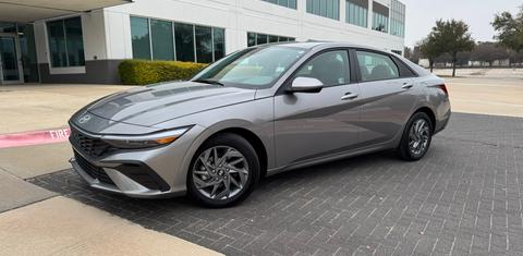 Hyundai Elantra 2024