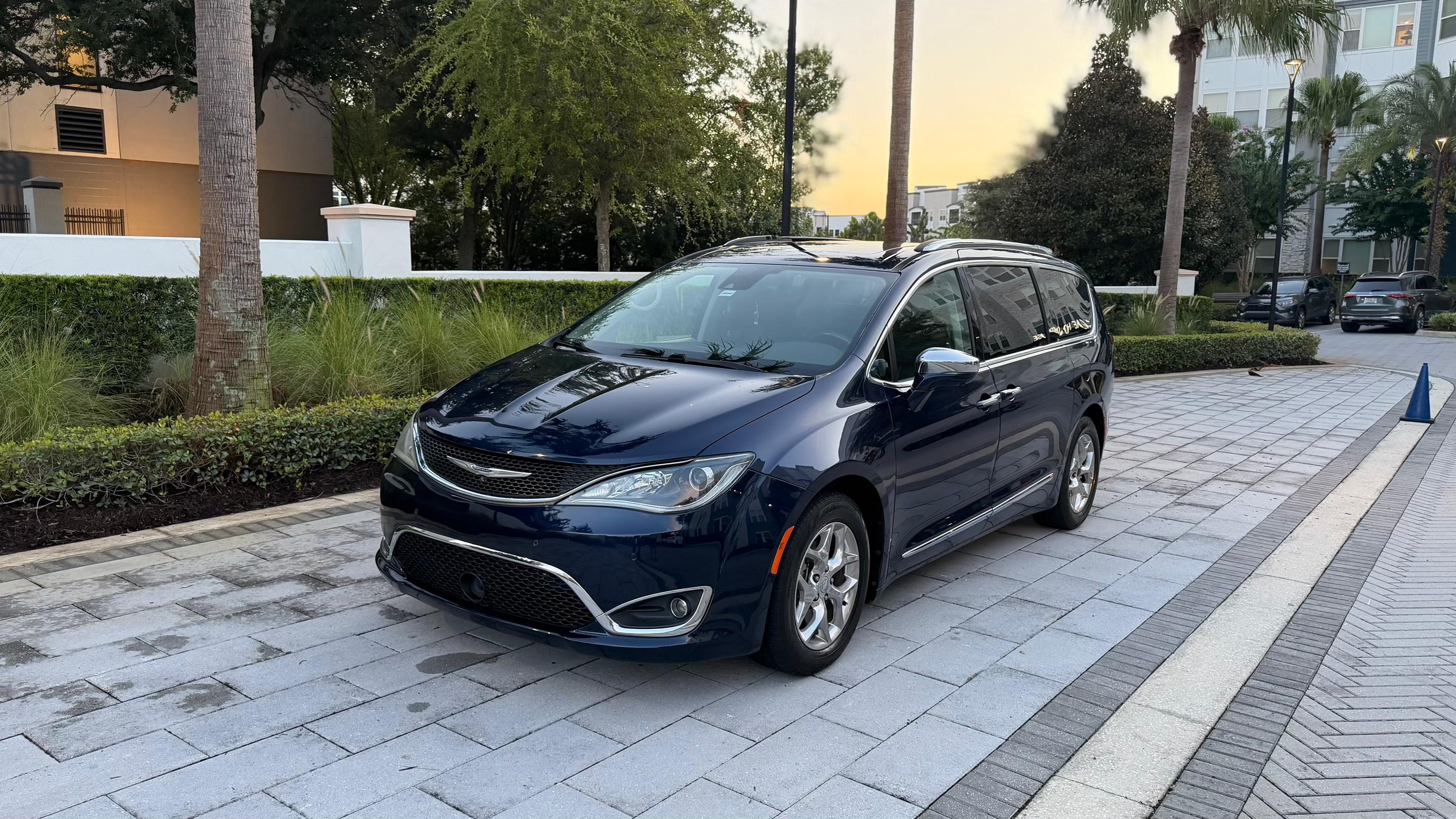 Chrysler Pacifica 2017 in Orlando, FL