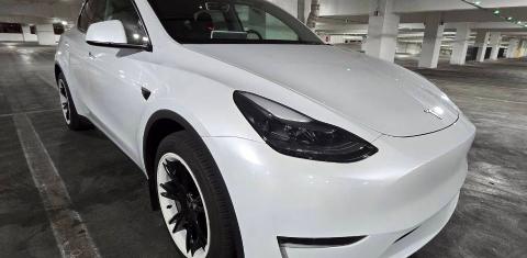 Tesla Model Y 2024