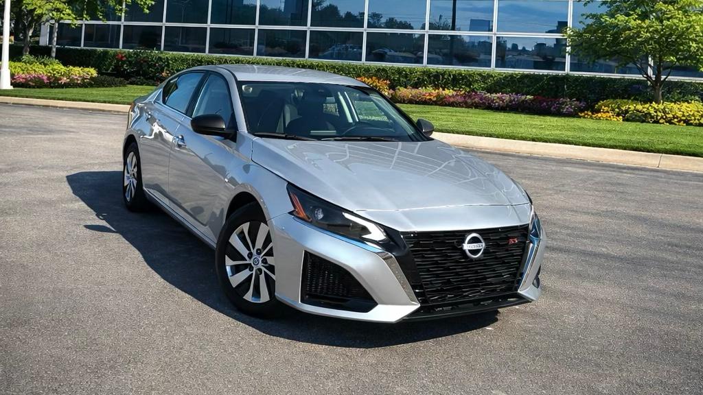 Nissan Altima 2024 in Burbank, IL