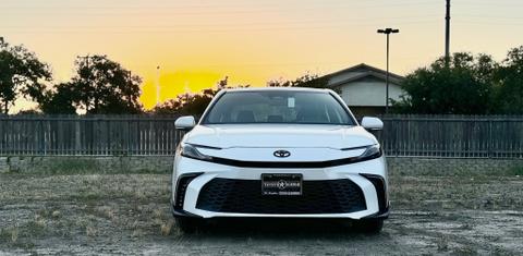 Toyota Camry Hybrid 2025