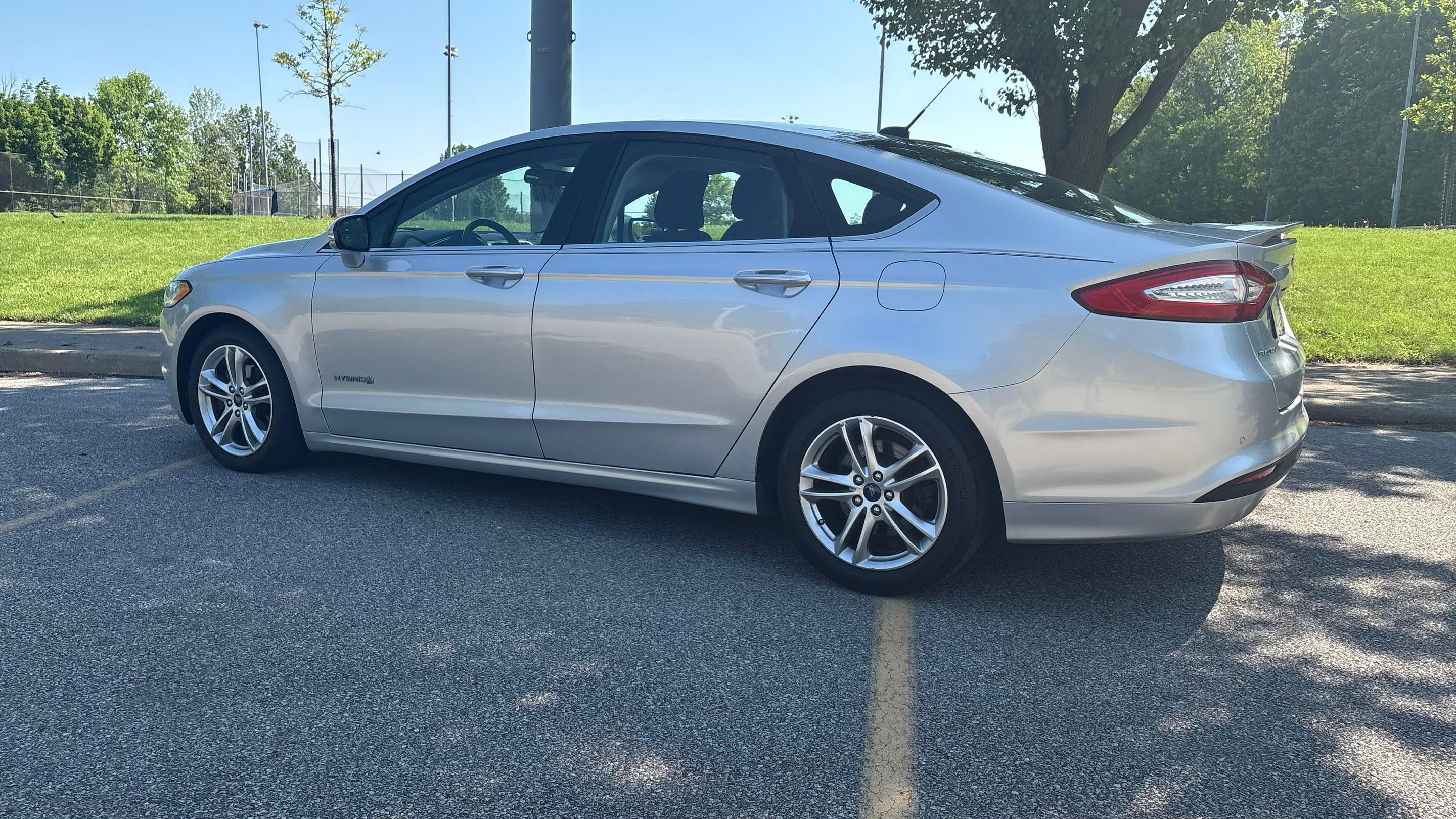 Ford Fusion Hybrid 2016 in 