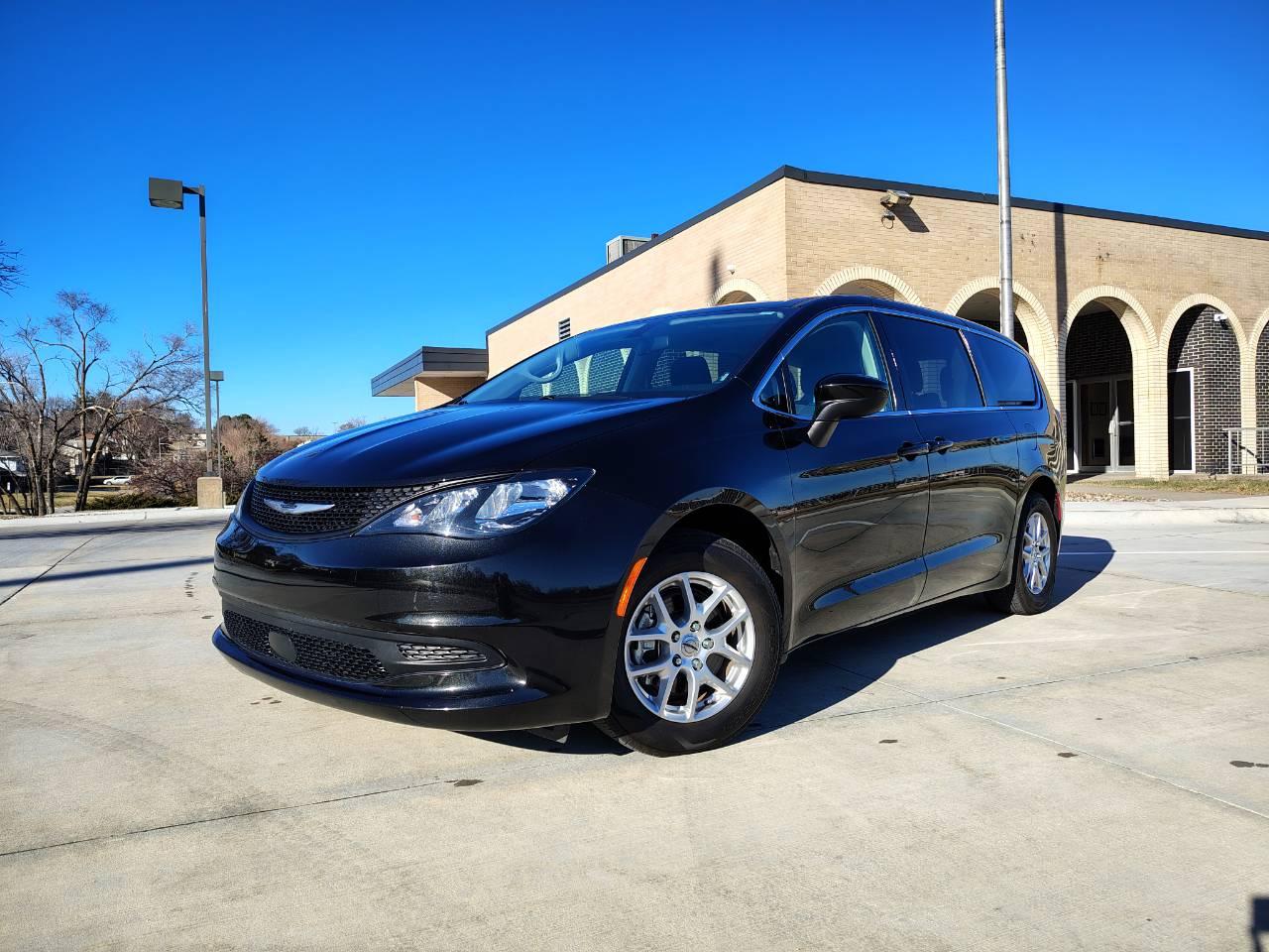 Chrysler Voyager 2022 in Omaha, NE