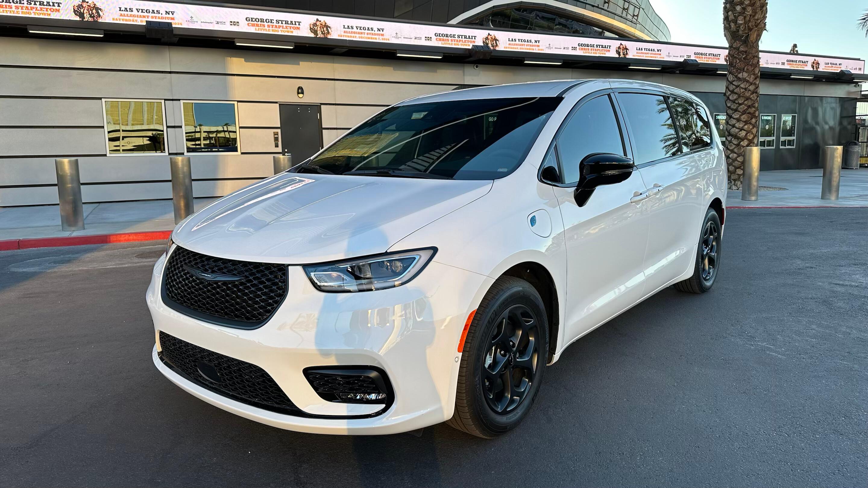 Chrysler Pacifica 2024 in Las Vegas, NV
