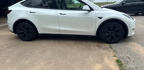 Tesla Model Y 2025
