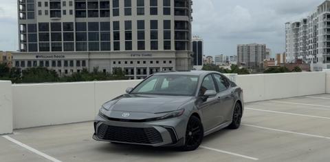 Toyota Camry Hybrid 2026