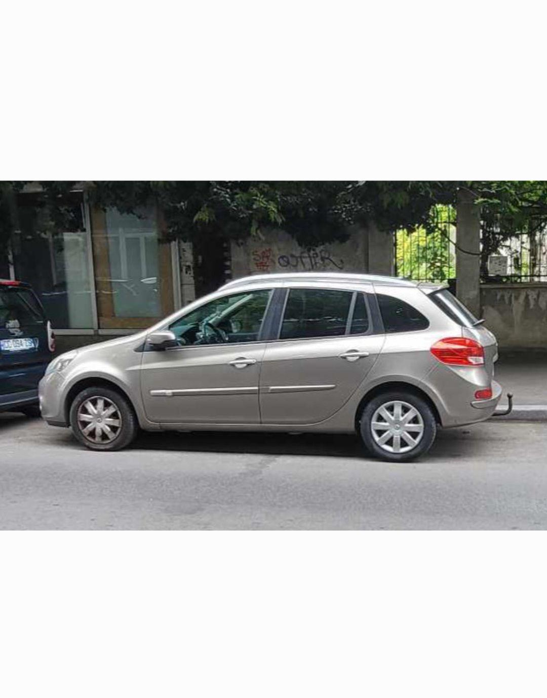Renault CLIO III 2010 à Vaires-sur-Marne