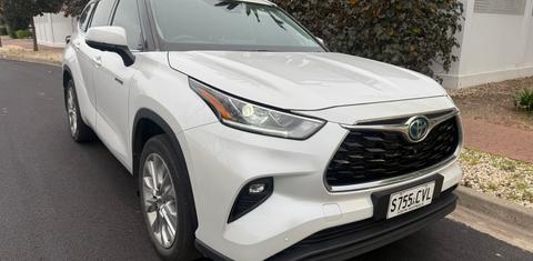 Toyota KLUGER 2023
