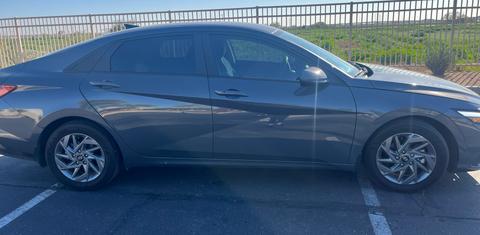 Hyundai Elantra 2024