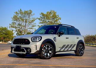 Mini Countryman car