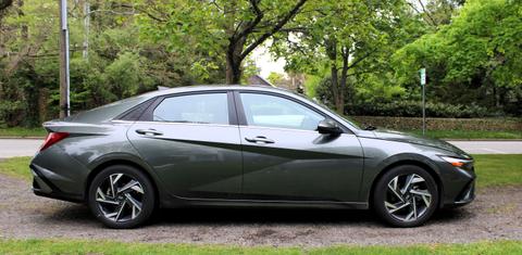Hyundai Elantra 2024