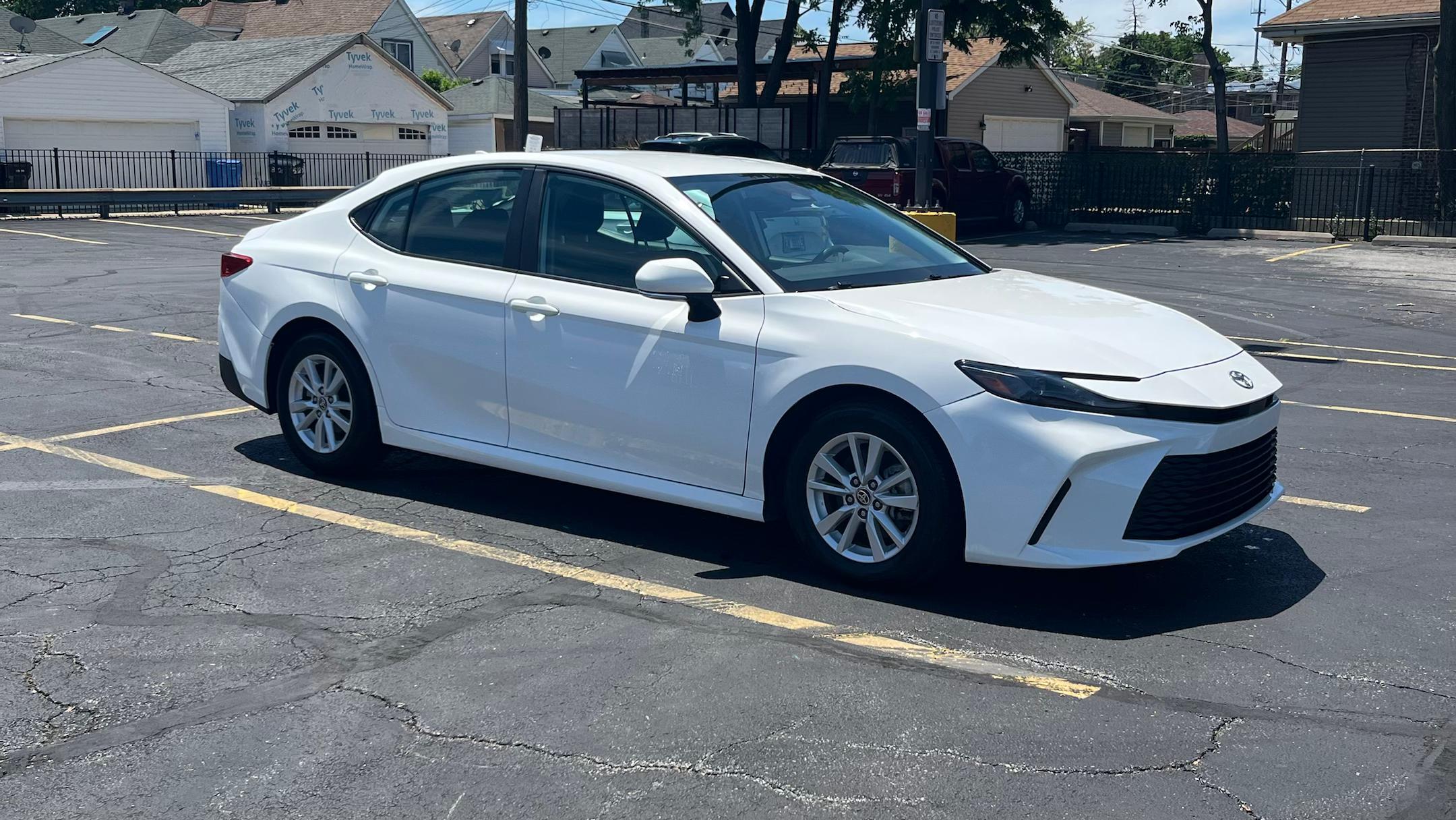Toyota Camry Hybrid 2025 in Chicago, IL