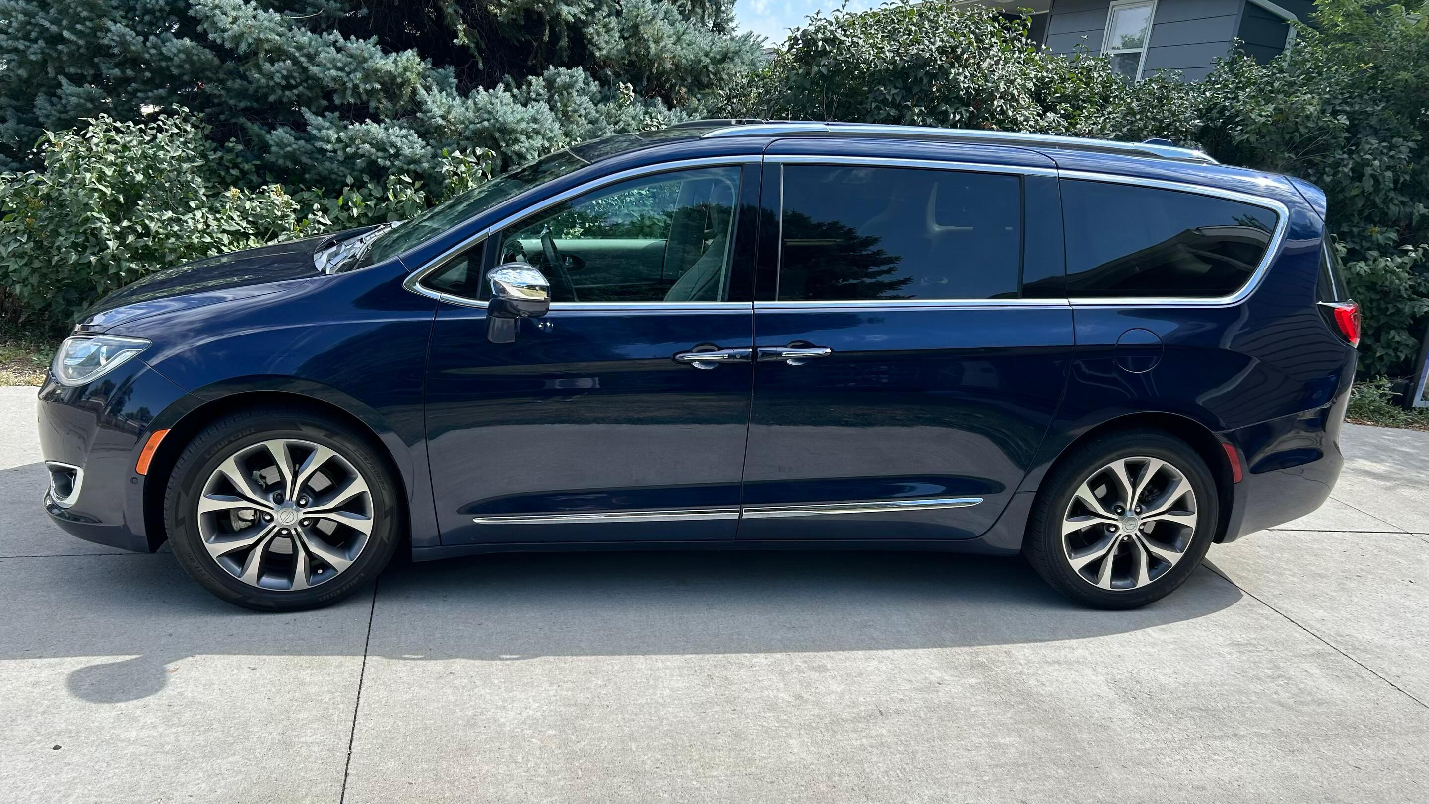 Chrysler Pacifica 2017 in Rapid City, SD