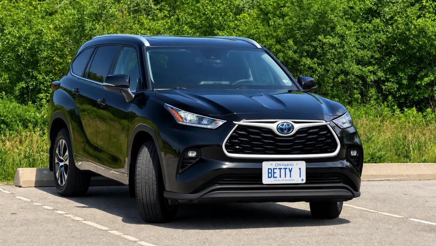 Toyota Highlander Hybrid 2024 in Whitby, ON