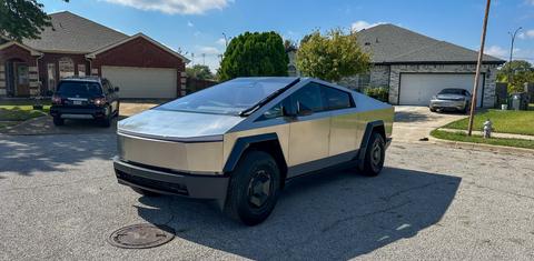 Tesla Cybertruck 2025
