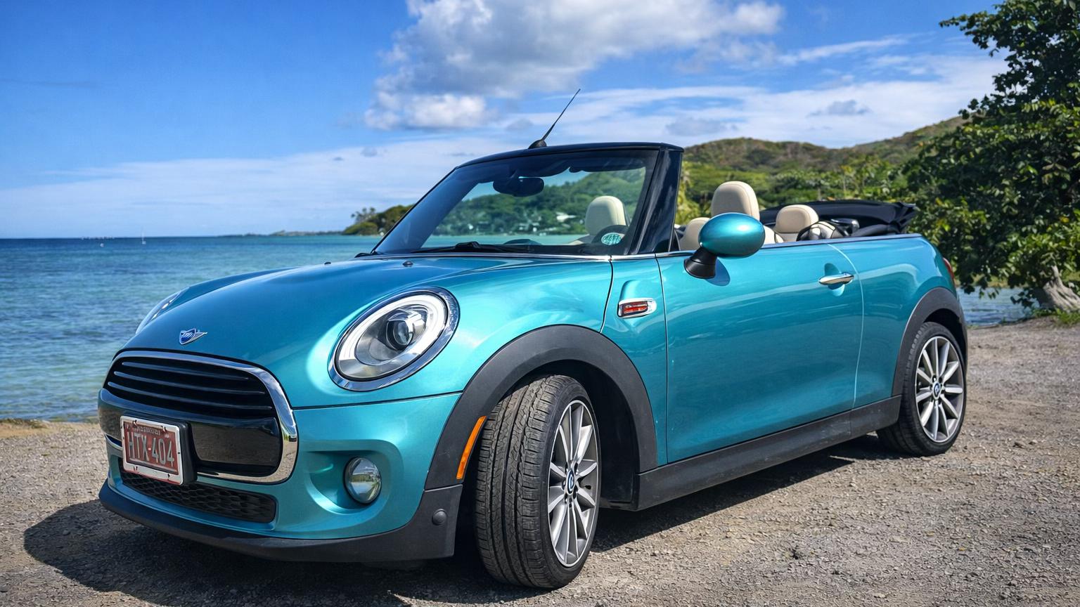 バイオテック　アガイアブルーミニ MINI Convertible 2018 rental in Honolulu, HI by Yoly's Isla Rides