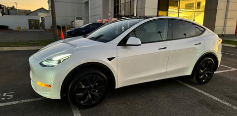 Tesla Model Y 2025