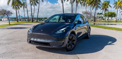 Tesla Model Y 2025