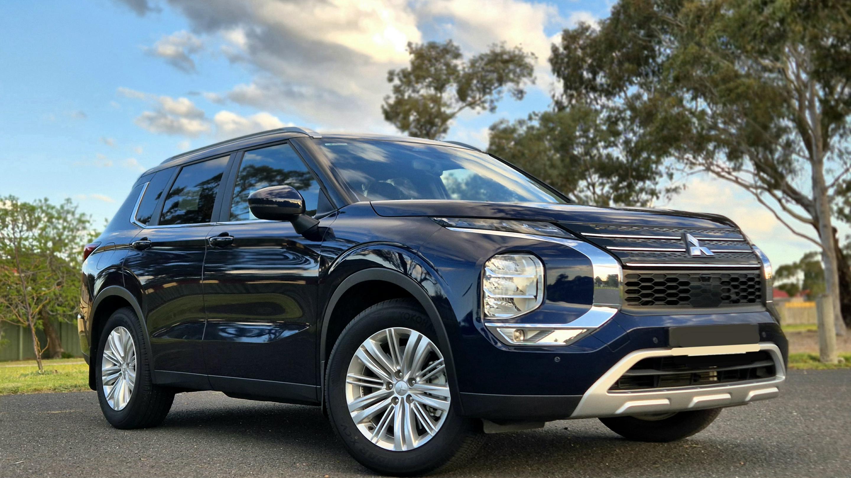 Mitsubishi OUTLANDER 2024 in 