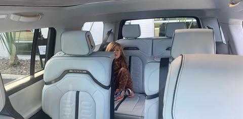 Rivian R1S 2025