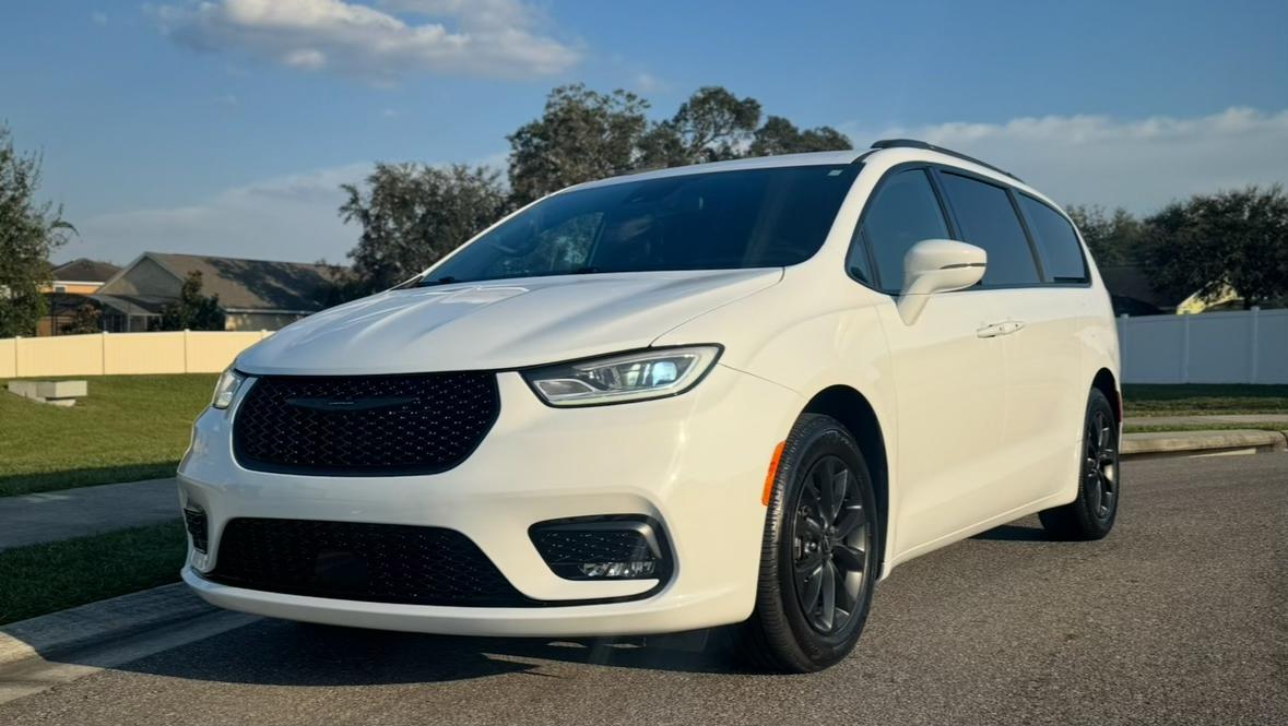 Chrysler Pacifica 2021 in Davenport, FL