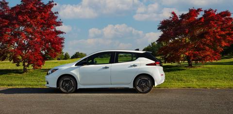 Nissan LEAF 2025