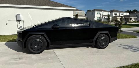 Tesla Cybertruck 2025