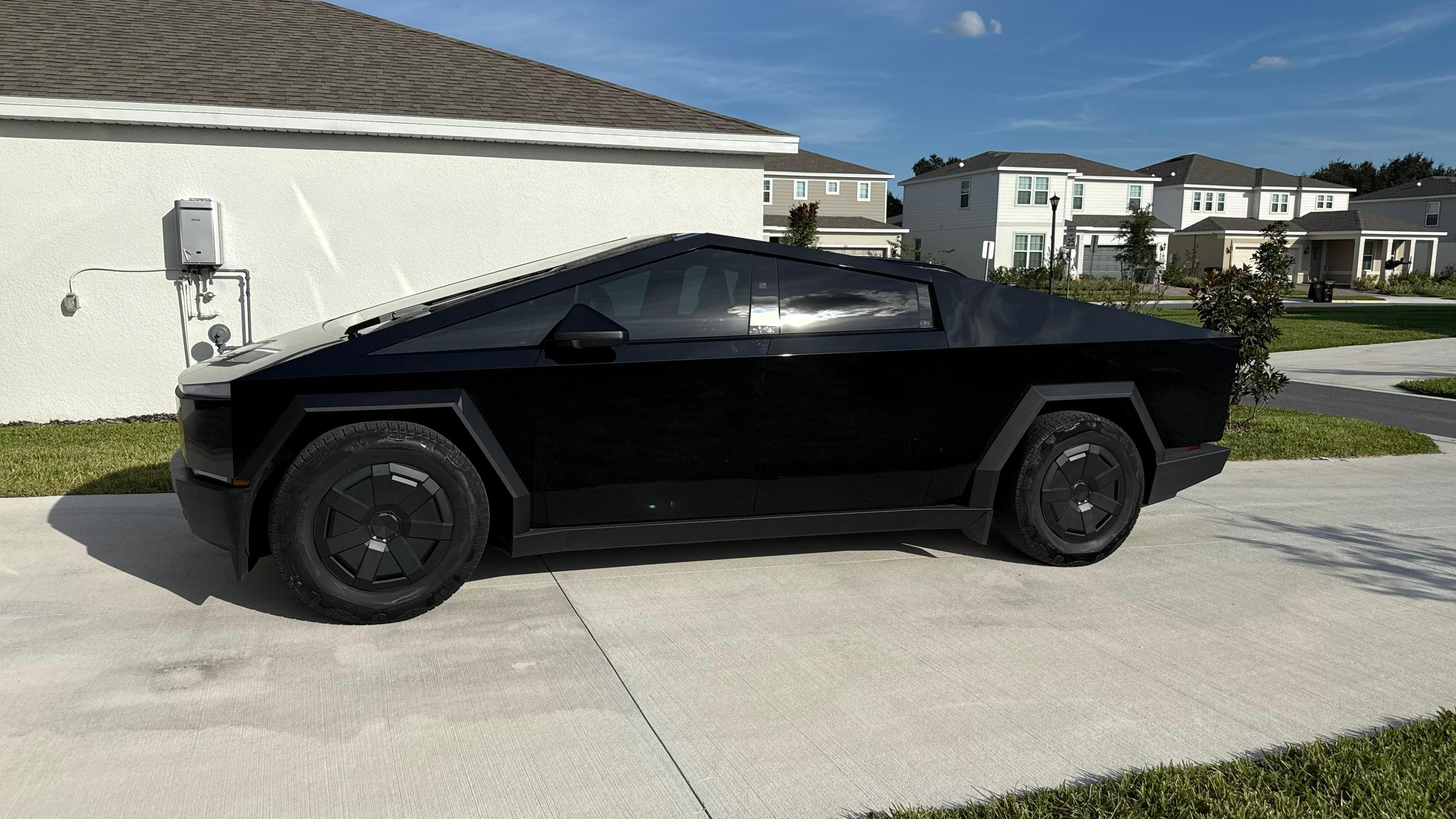 Tesla Cybertruck 2025 in Apopka, FL