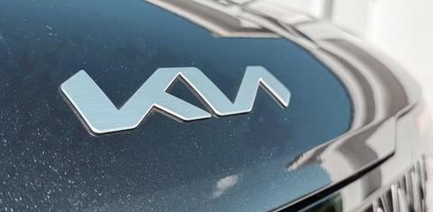 Kia Carnival Hybrid 2025