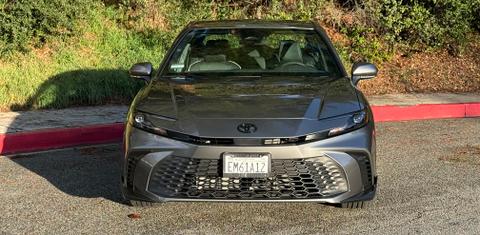 Toyota Camry Hybrid 2026