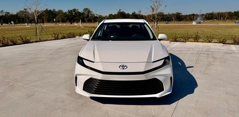Toyota Camry Hybrid 2026