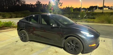 Tesla Model Y 2024