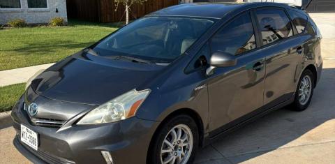 Toyota Prius v 2013