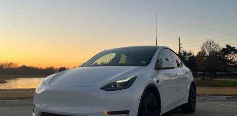 Tesla Model Y 2025