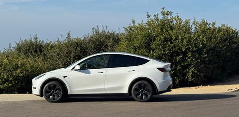 Tesla Model Y 2025