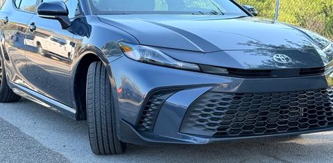 Toyota Camry Hybrid 2026