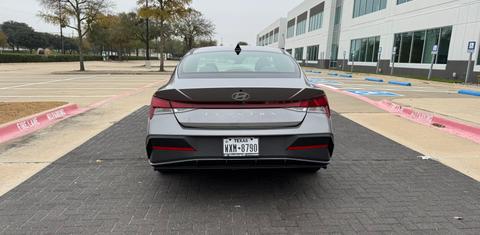 Hyundai Elantra 2024