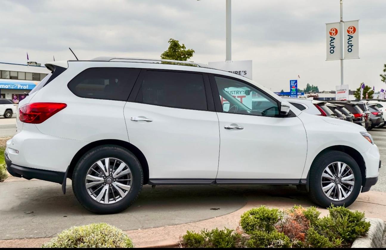 Nissan Pathfinder 2018 à Surrey, BC