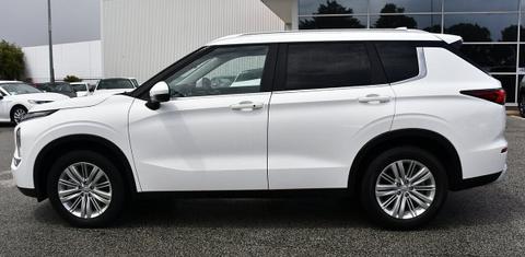 Mitsubishi OUTLANDER 2024