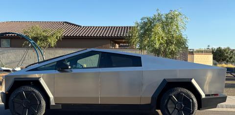 Tesla Cybertruck 2025
