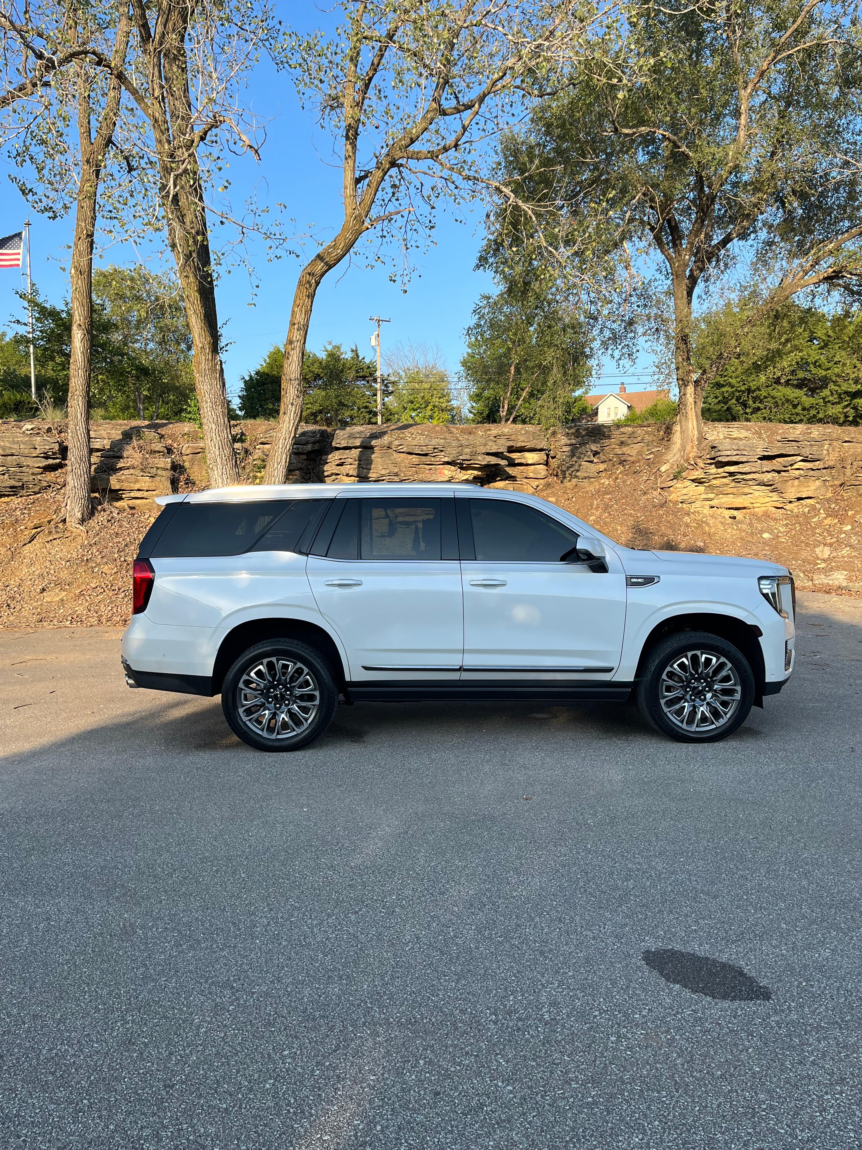 GMC Yukon 2024 in Kansas City, KS