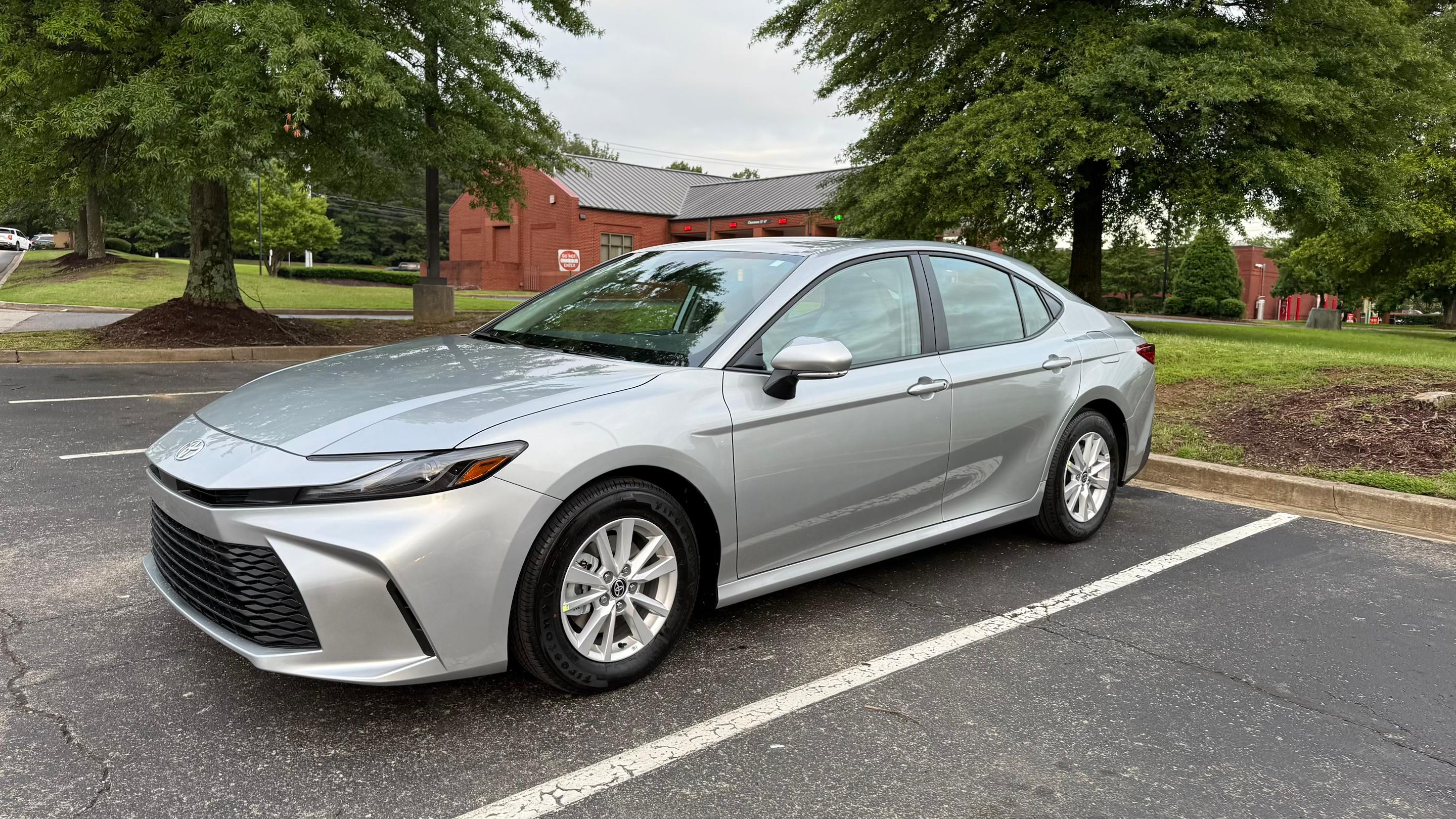 Toyota Camry Hybrid 2025 in Memphis, TN